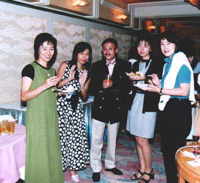 �p�[�e�B���i