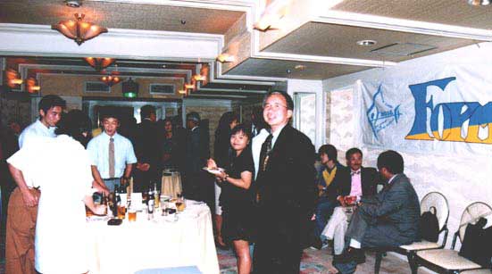 �p�[�e�B���i